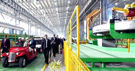 Raebareli (UP): PM Modi visits Modern Coach Factory