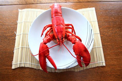 Red Lobster Delivers Now and We’re Never Getting Off the Couch Again ...