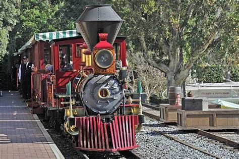 Disneyland Railroad - Disney Photo (43647260) - Fanpop