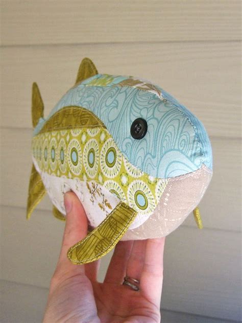 Pin by Anto Rivas on Peluches geniales | Sewing stuffed animals, Fabric fish, Fish pillow