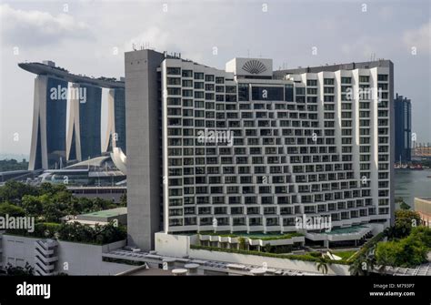 The Mandarin Oriental hotel in Marina bay, Singapore Stock Photo - Alamy