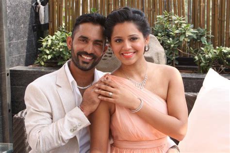 Dinesh Karthik Family Photos, Wife, Father, Mother - sekho.in