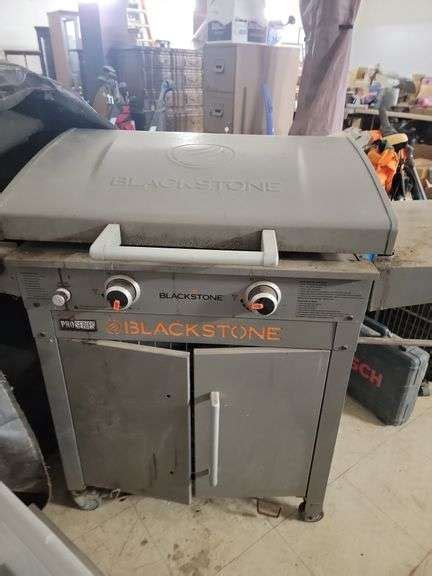 Blackstone grill with cover - Advantage Auction