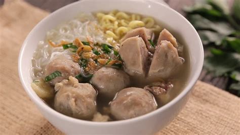 Bakso Indonesian Meatball Served Soup Noodle Stock Footage Video (100% Royalty-free) 1014530795 ...