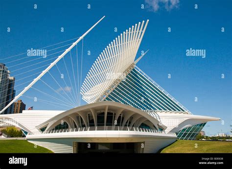 Milwaukee Art Museum Exterior Stock Photo - Alamy