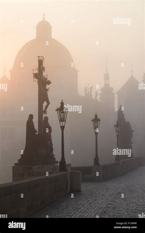 Charles Bridge Sunrise Stock Photo - Alamy