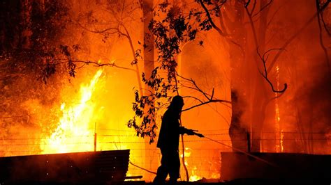 Volunteer firefighters fight Australia blaze | CNN