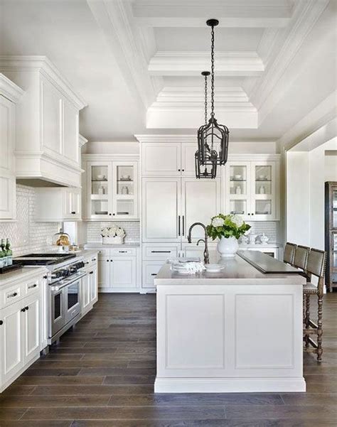 Preciosa cocina blanca moderna Kitchen Cabinets Decor, Farmhouse Kitchen Cabinets, Kitchen ...