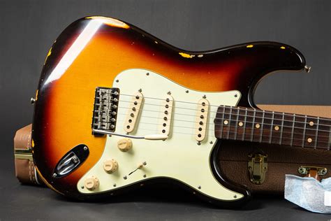 Fender Custom Shop 1962 Stratocaster Relic – Sunburst – GuitarPoint