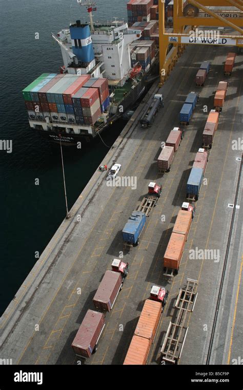 DP World Dubai Ports World Container Port UAE Teus Stock Photo - Alamy