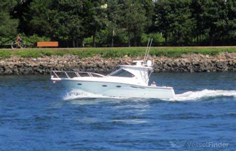 FIN N TONIC, Pleasure craft - Details and current position - MMSI 338146446 - VesselFinder