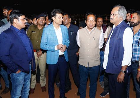 Raipur: Culture Minister Shri Brijmohan Aggarwal reached Police Parade Ground late night.