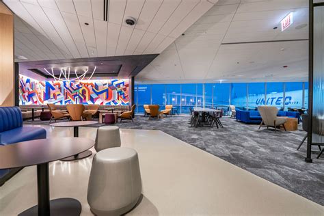 United Airlines reveals new O'Hare lounge | Crain's Chicago Business