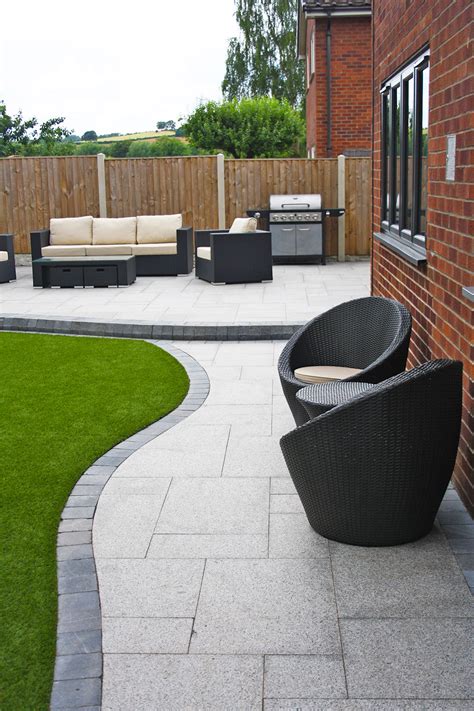 Contemporary garden paving ideas | Hawk Haven