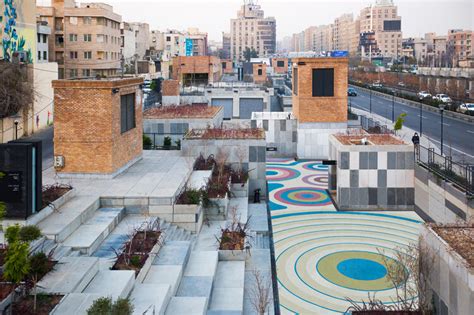 Praça do Metrô Biryanak / Ashrafi & Zad | ArchDaily Brasil