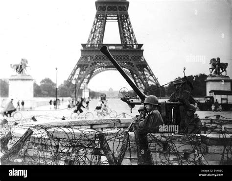 1945 paris eiffel tower Black and White Stock Photos & Images - Alamy