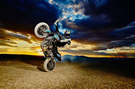 Capturing the Beauty of Motorcycle Stunt Riding | PetaPixel