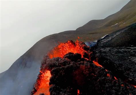 Drone Flies Extremely Close To Erupting Volcano in Iceland