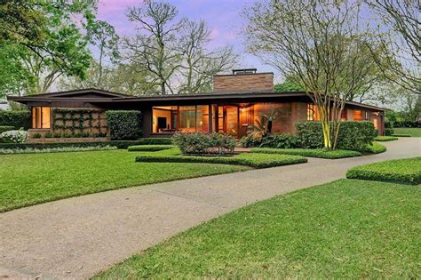 Updated midcentury home with backyard oasis wants $1.3M | Mid century modern house, Mid century ...