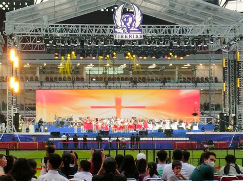 7000 Choir Turut Meriahkan Perayaan Natal Akbar Gereja Tiberias Di Stadion Utama Gelora Bung ...