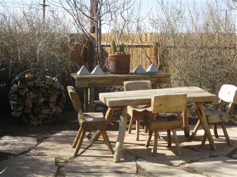 outdoor dining in a garden in Joshua Tree | Outdoor dining, Outdoor furniture sets, Outdoor decor