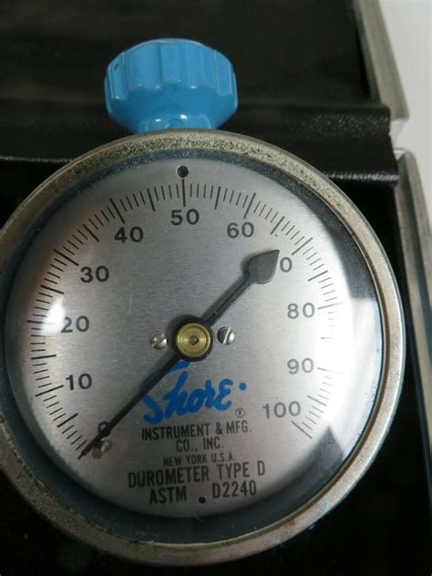 Shore Instruments – ASTM D2240 – Dial Durometer w/ case – Type D – OD46 – Bullseye Calibration