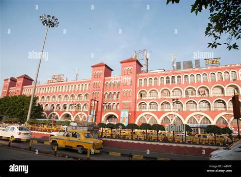 Howrah railway station hi-res stock photography and images - Alamy