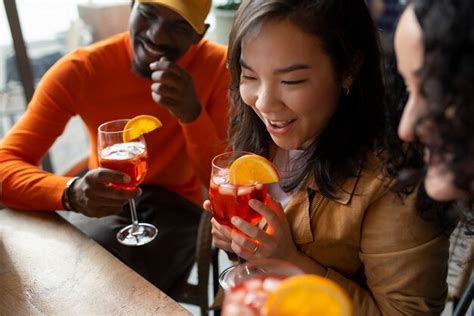 Free Photo | People drinking cocktails