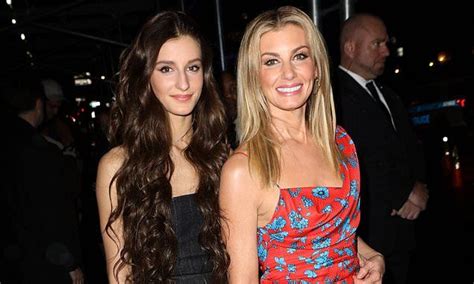 Faith Hill, 51, shows off her stunning daughter Maggie, 20 | Faith hill ...