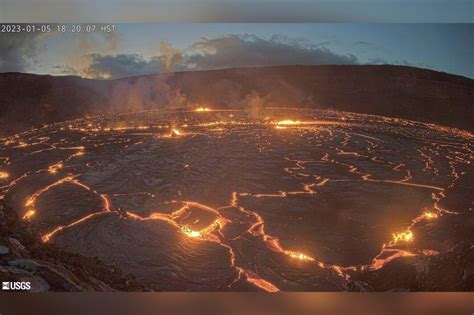 Hawaii’s Kilauea volcano erupts again, summit crater glows #Hawaiis #Kilauea #volcano #erupts # ...