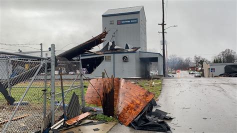 Hopkinsville rocked by strong winds, EF-2 tornado