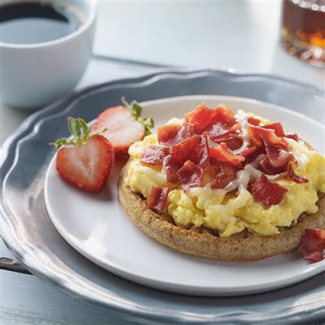 Sunrise Turkey Bacon Breakfast Pizzas | JENNIE-O® Recipes