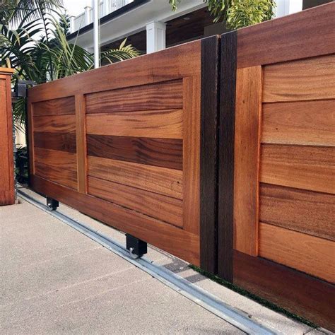 32 Wooden Gate Ideas to Elevate Your Home's Aesthetics | Front gate ...