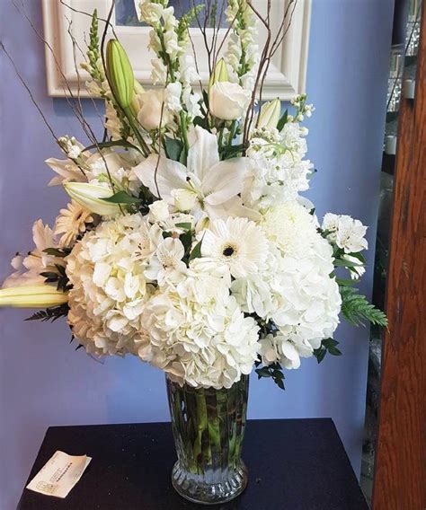 Stunning in White | Staten Island (NY) Same-Day Flower Delivery | Moravian Florist