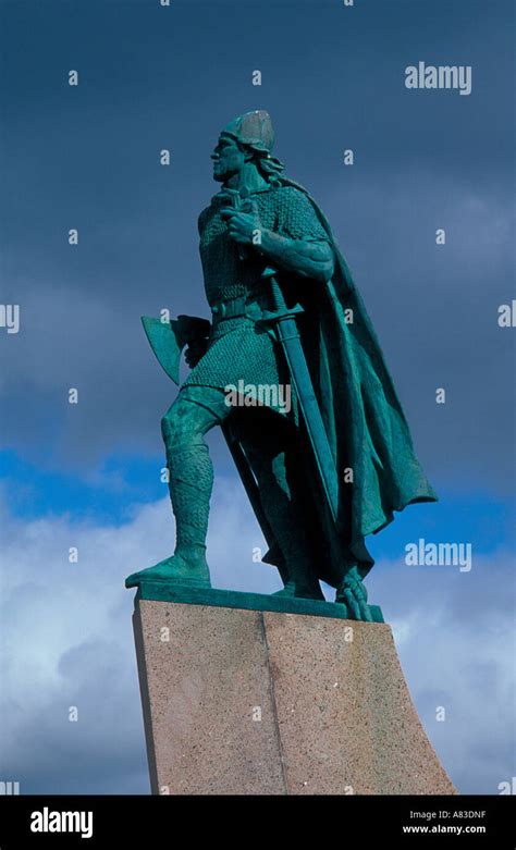 Statue outside hallgrimskirkja reykjavik iceland hi-res stock ...