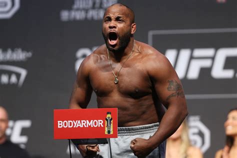 Daniel Cormier goes big in quest to make history | Las Vegas Review-Journal