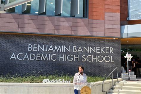 DC cuts ribbon on new Benjamin Banneker Academic High School - WTOP News