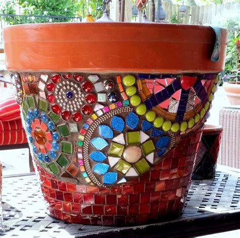 Pin by Courtney Waldman on Just Mosaic Planters | Mosaic flower pots, Mosaic crafts, Mosaic flowers