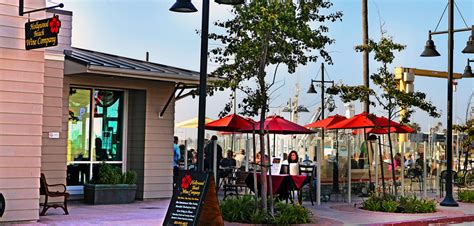 Hollywood Beach Cafe, Oxnard, CA - California Beaches