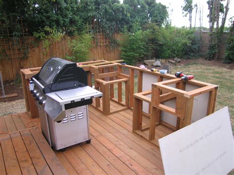 How to Build an Outdoor Kitchen and BBQ Island - Dengarden