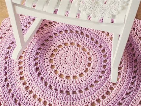 Crochet Rug Pattern for Beginners: Guide and Tips - FeltMagnet