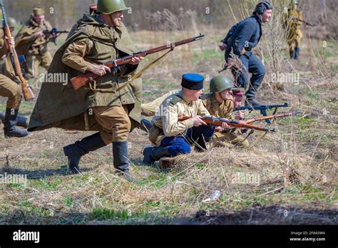 War gun partisan rifle second hi-res stock photography and images - Alamy