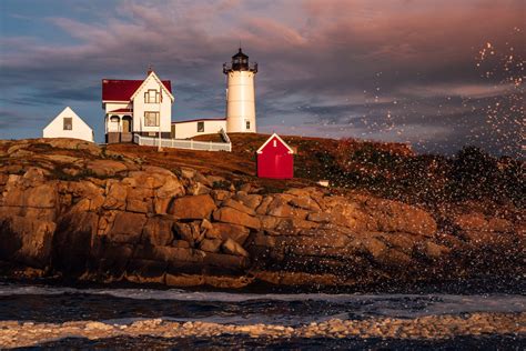 10 Best Hotels In Wells, Maine To Book This Fall For A Cozy And Picturesque Autumn Retreat