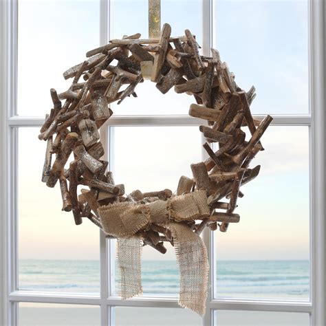 Frosted Driftwood Wreath | Driftwood wreath, Christmas decor ...