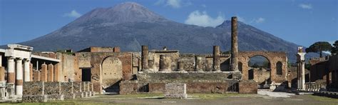 What kinds of artefacts were found in Pompeii?