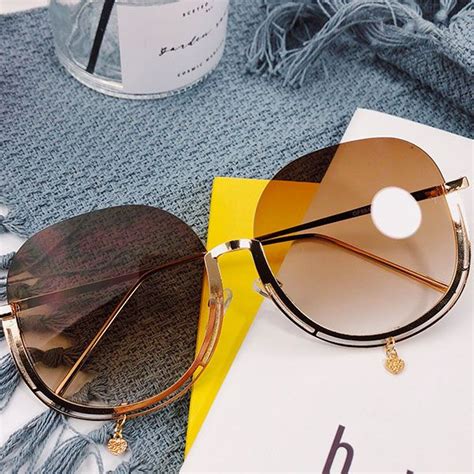 Round Fashion Sunglasses - ApolloBox