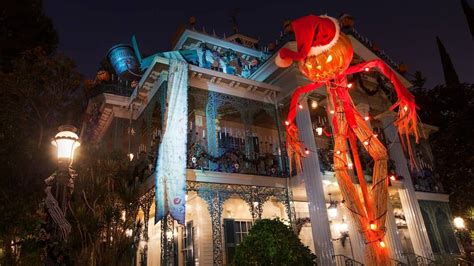 “Haunted Mansion Holiday” Returning in 2021 at Disneyland Park ...