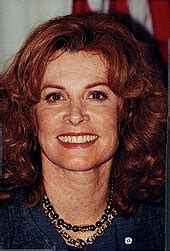 Stefanie Powers - Wikipedia