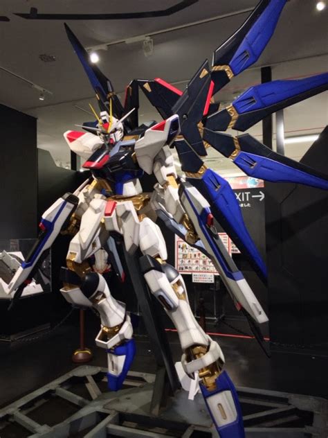 Mobile Suit Gundam Museum at Gundam Front Tokyo - Gundam Kits ...