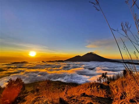 Pengalaman Mendaki Puncak Gunung Batur di Pagi Hari: Sunrise Trekking ...